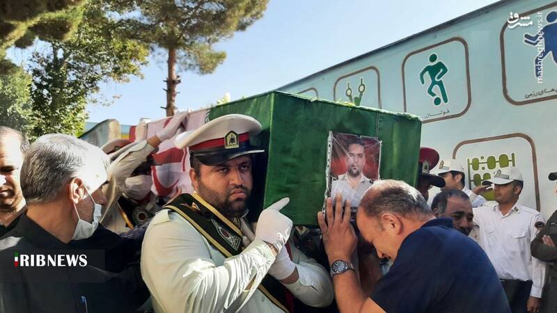 مردم شاهرود پیکر شهید مدافع امنیت ستوان سوم محمدجواد رحیمی را تا خانه ابدی مشایعت کردند.
