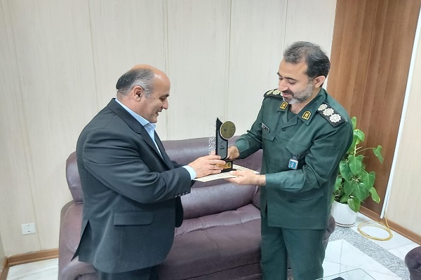 مسئول بسیج ادارات سپاه کربلا از مدیرکل پست استان مازندران تقدیر کرد