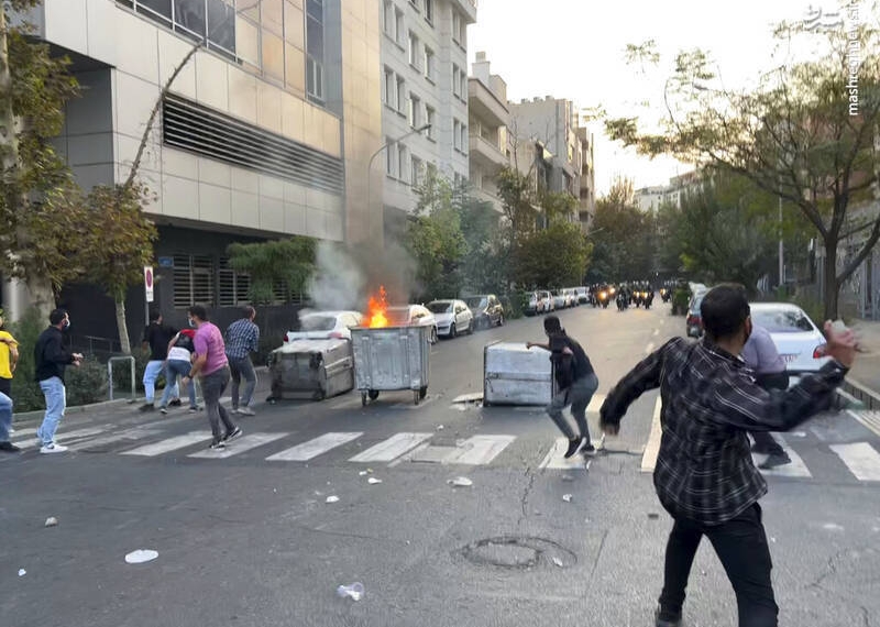 خودکشی بایدن زیر پل پارک‌وی! / چرا آمریکایی‌ها به‌صورت علنی از اغتشاشات جوکری حمایت کردند؟