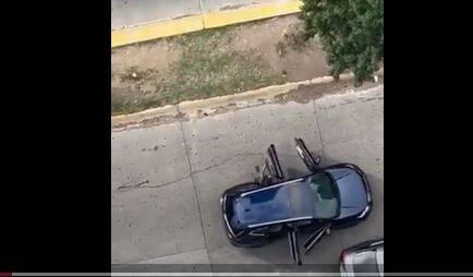 فیلم/ درگیری مسلحانه دو گروه خلافکار مکزیکی وسط شهر