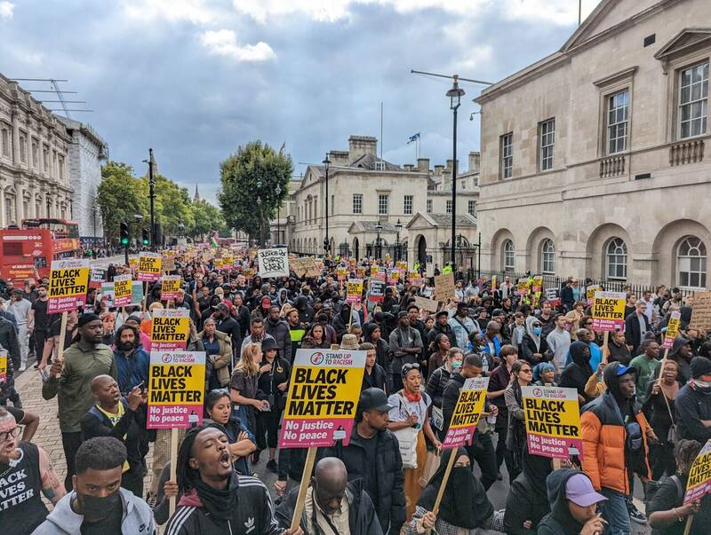گرانی، بی‌عدالتی و جنایت شهروندان انگلیسی را به خیابان‌ها کشاند