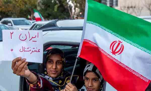 شادی مردم در خیابان؛ از اتحاد زیر پرچم سه‌رنگ ایران تا تودهنی به دشمن