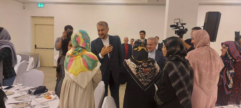 حضور وزیر خارجه در نشست با ایرانیان‌ مقیم صربستان +عکس