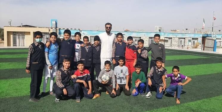 طلبه‌ای که به کامیون‌داران ضداعتصاب دلگرمی داد+ عکس و فیلم