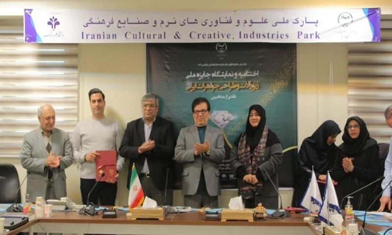 عرصه اقتصادی صنایع دستی نیازمند حمایت دولتی است/لزوم درآمدزایی در عرصه صنایع دستی