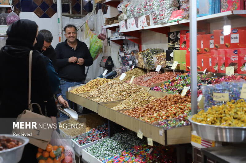 عکس/ حال و هوای بازار شب یلدا در زنجان