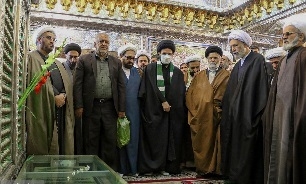 مزار شهید محراب آیت‌الله «سید عبدالحسین دستغیب» گلباران شد