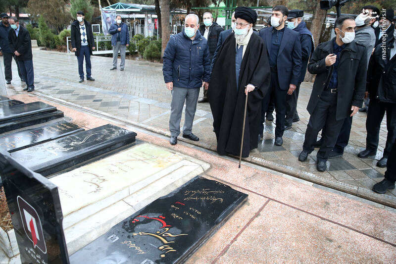 عکس/ حضور رهبر انقلاب بر مزار شهید آتش نشان