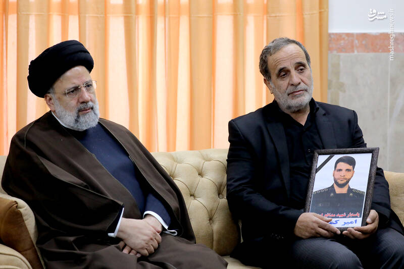 عکس/ دیدار رئیسی با خانواده شهید مدافع امنیت