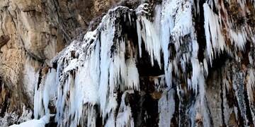 فیلم/ قندیل بستن بزرگترین آبشار چشمه ای ایران