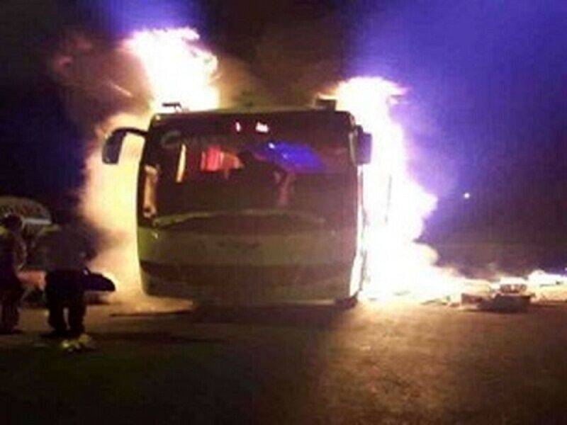 مصدومیت ۶ مسافر در آتش‌سوزی اتوبوس مشهد- قم