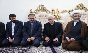 استاندار لرستان با خانواده شهید «رضا خانی چگنی» دیدار کرد