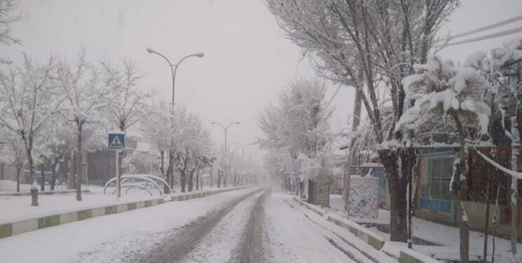 بارش برف و باران در تهران/ کاهش دما تا ۱۰ درجه