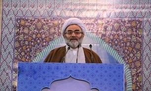 رهبر معظم انقلاب اسلامی مقتدرانه در برابر قدرت‌های زر و زور ایستادند