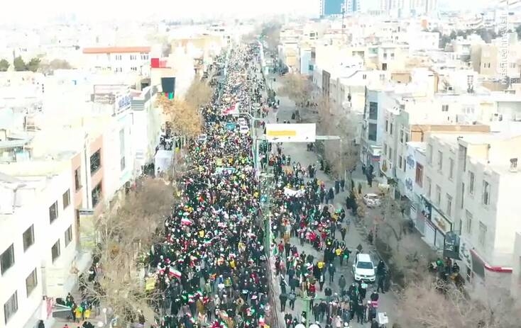 فیلم/ حضور چشم‌گیر مردم قزوین در جشن ۴۴ سالگی انقلاب