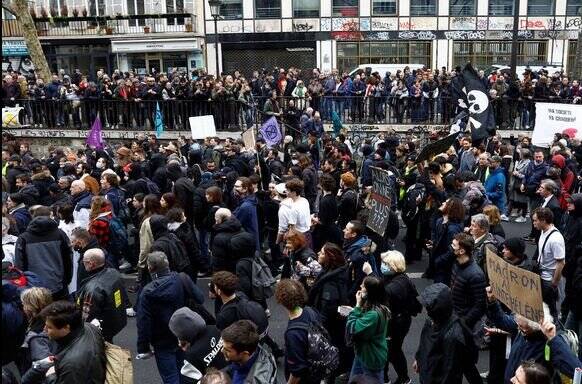 اعتراضات میلیونی در فرانسه از کنترل خارج شد +عکس