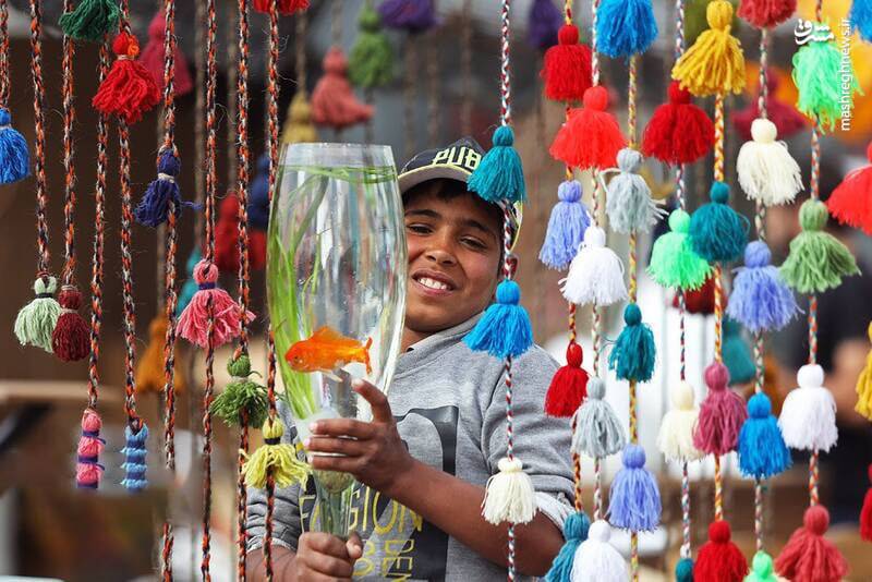 از رونمایی جت "یاسین" تا حال و هوای بازار در آستانه عید به روایت تصویر