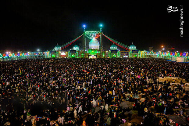تصاویری هوایی از جمعیت مسجد جمکران در شب نیمه شعبان