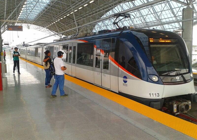 فیلم/ ریختن یک کیسه پر از موش بر سر یک مسافر در مترو!