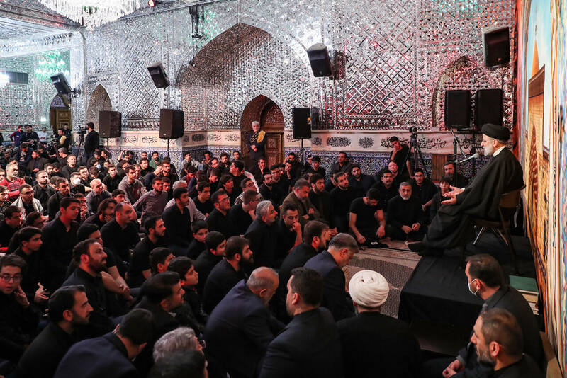 بهترین زمینه قرب پروردگار خدمتگزاری خالصانه به مردم است/ با اعتقاد به لیله‌القدر نباید در زندگی دچار یاس و ناامیدی شویم