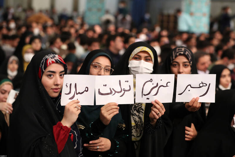 عکس/ دیدار رمضانی دانشجویان با رهبر انقلاب