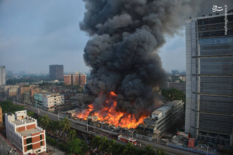 فیلم/ آتش سوزی مهیب در بازار پوشاک بنگلادش