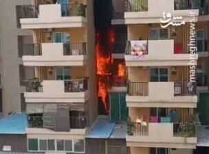 فیلم/ آتش سوزی مهیب یک ساختمان مسکونی در هند