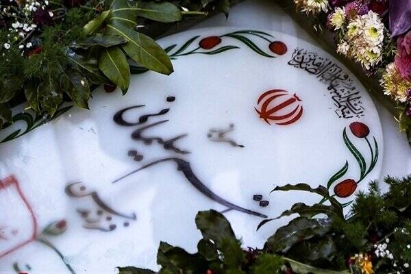 فیلم/ حضور زائران پاکستانی در کنار مزار شهید سلیمانی