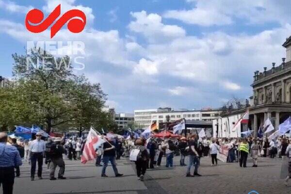 تظاهرات ضدجنگ در هانوفر آلمان/ شعار مردم: صلح می‌خواهیم +فیلم