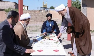 نماینده ولی‌فقیه در استان قزوین به مقام شهید گمنام روستای ولی‌آباد ادای احترام کرد