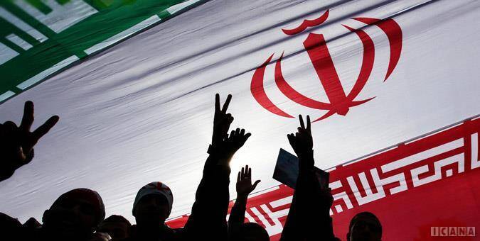 ایران فانوسی در میان جهان تاریک/ امریکا دنیا را برای نفاق امن‌تر می‌کند
