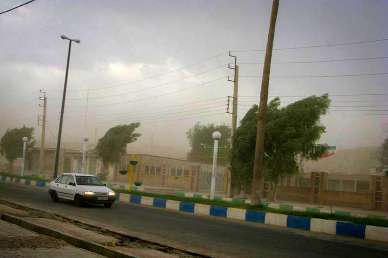 خیزش گرد و خاک و باد شدید در تهران