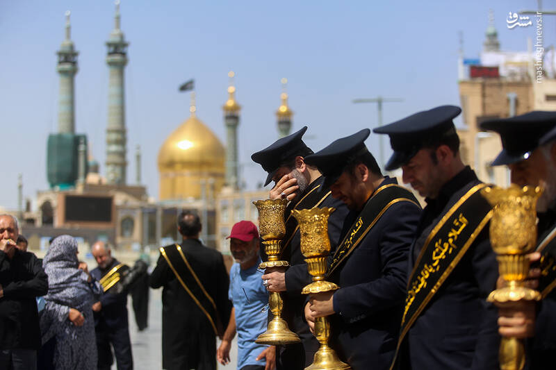 عکس/ دسته عزاداری خادمان حرم قم در روز شهادت ابن الرضا(ع)