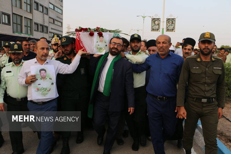 فیلم/شیون مادر شهید «محمد قنبری» بر پیکر فرزندش