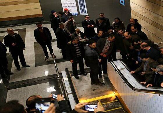 ۴ مصدوم در سقوط از پله برقی مترو امام خمینی