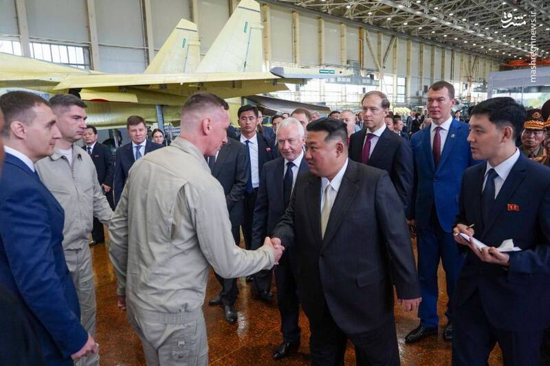 بازدید رهبر کره شمالی از کارخانه‌های هواپیماسازی روسیه + عکس