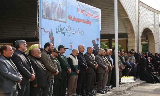 مزار شهدا در زنجان گلباران شد