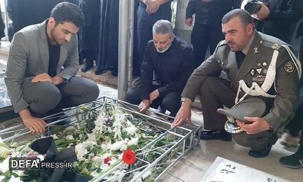 ادای احترام سرلشکر موسوی به شهید مصطفوی و شهدای ارتش با حضور در گلزار شهدا