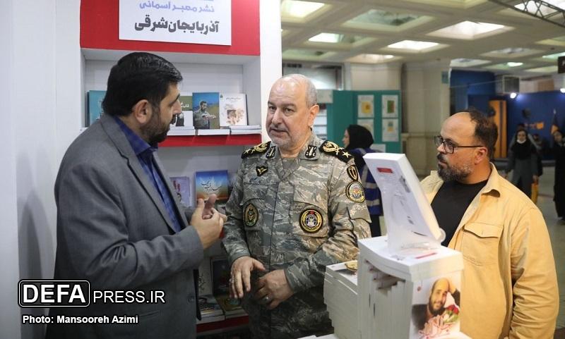جانشین رئیس بنیاد حفظ آثار و نشر ارزش‌های دفاع مقدس از نمایشگاه کتاب بازدید کرد