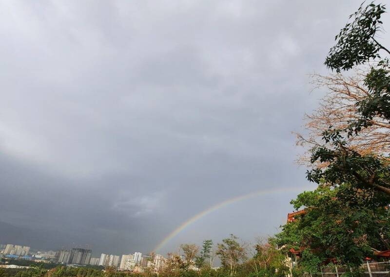 عکس/ رنگین کمان عصرگاهی تهران