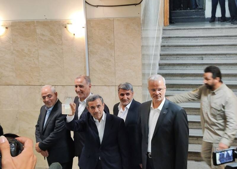 احمدی نژاد در انتخابات ریاست جمهوری ثبت نام کرد
