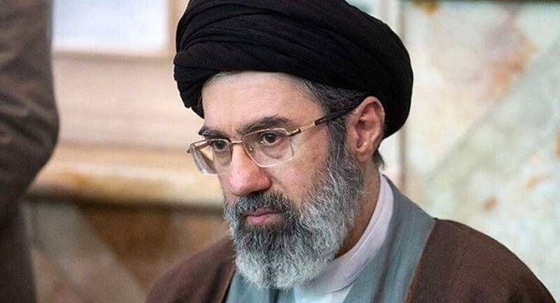 چرا آیت‌الله مجتبی خامنه‌ای کلاس درس خارج را تعطیل کرد؟