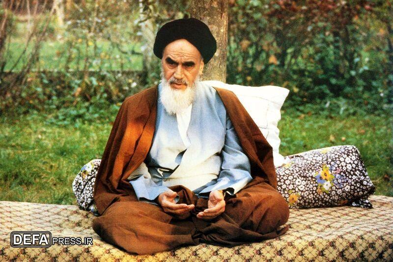 امام خمینی: ولایت فقیه برای مسلمانان هدیه‌ای از سوی‏‎ ‎‏خداوند هست