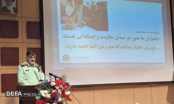 جانبازان نشانه‌هایی هستند که مسیر را گم نکنیم