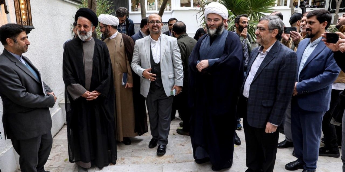 قمی: کتابفروشی‌ها به فضای معرفتی جامعه کمک می‌کنند