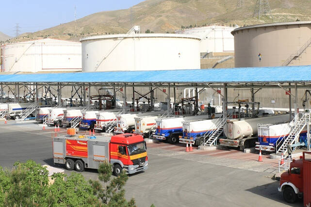 رفع گره ۱۵ ساله معضل تردد تانکرهای انبار نفت شهران