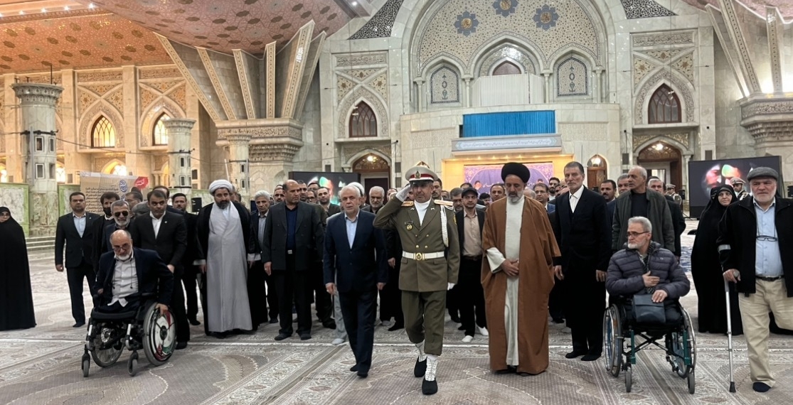 ادای احترام رئیس بنیاد شهید و امور ایثارگران به امام راحل