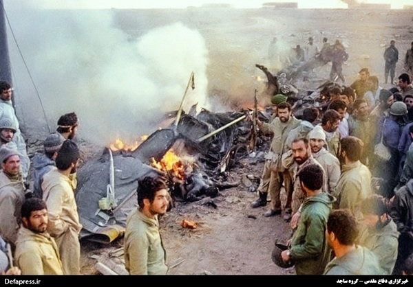 عکس/ انهدام یک جنگنده بعثی در «فاو»