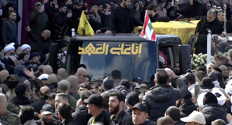 عکس/ ورود پیکر شهیدان نصرالله و صفی‌الدین به محل مراسم تشییع