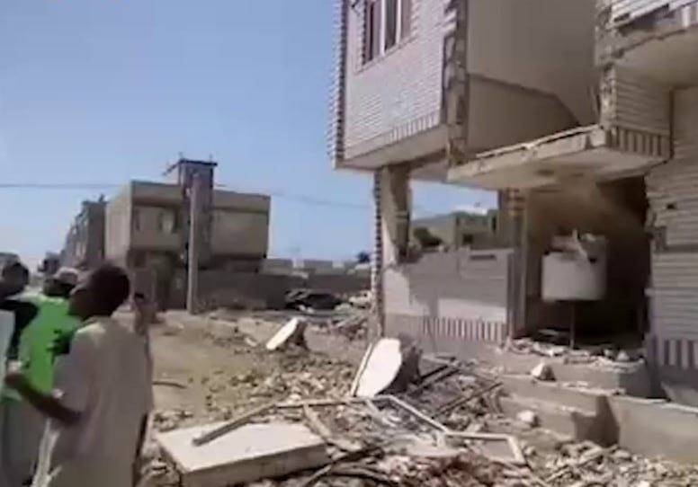 فیلم/ انفجار بمب صوتی در ساختمان ستاد بنیاد مسکن چابهار